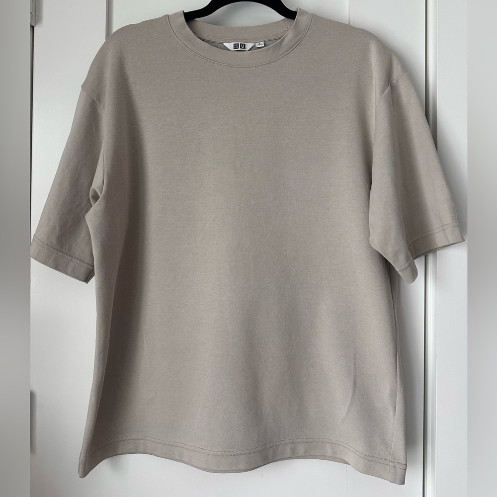 Uniqlo Men's Light Beige Crew Neck Tee